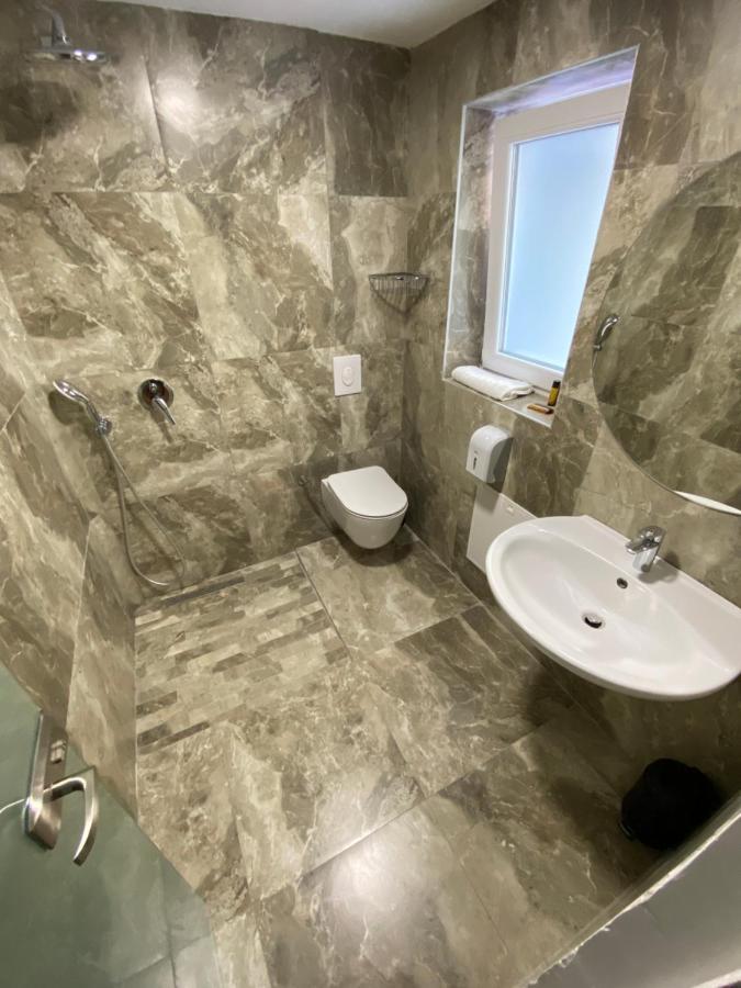 Venis Hotel 티라나 외부 사진